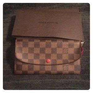 Louis Vuitton PF. Emilie NM Dam. Ebeme